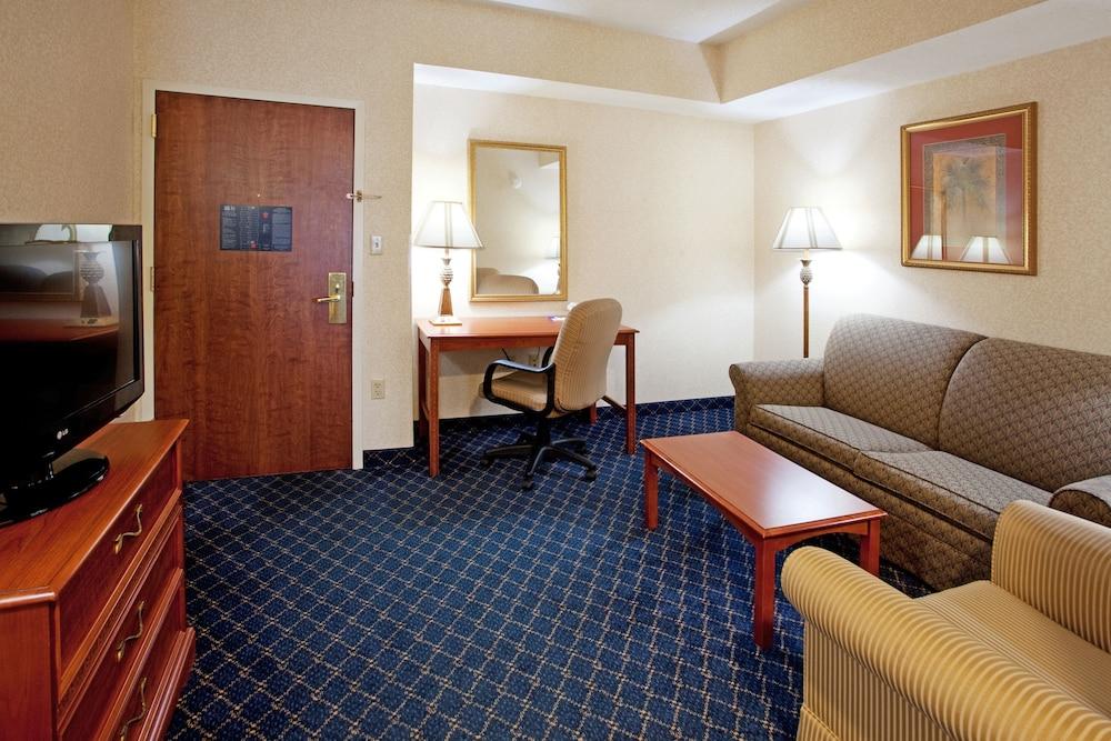 Holiday Inn Express & Suites Orangeburg By Ihg Bagian luar foto